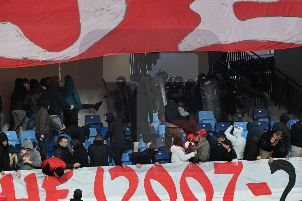 Kasni finale Kupa Srbije, sukob navijča Crvene zvezde i policije