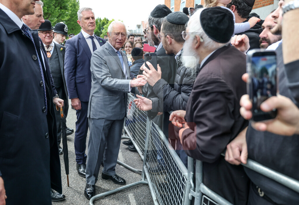 Kralj Čarls posetio deo Londona pogođen antisemitskim napadima