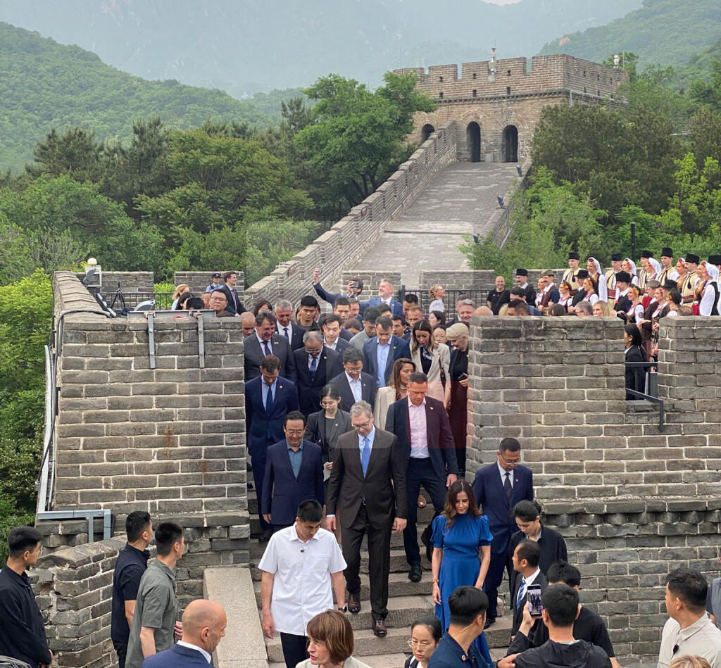 Vučić u obilasku Kineskog zida u Pekingu