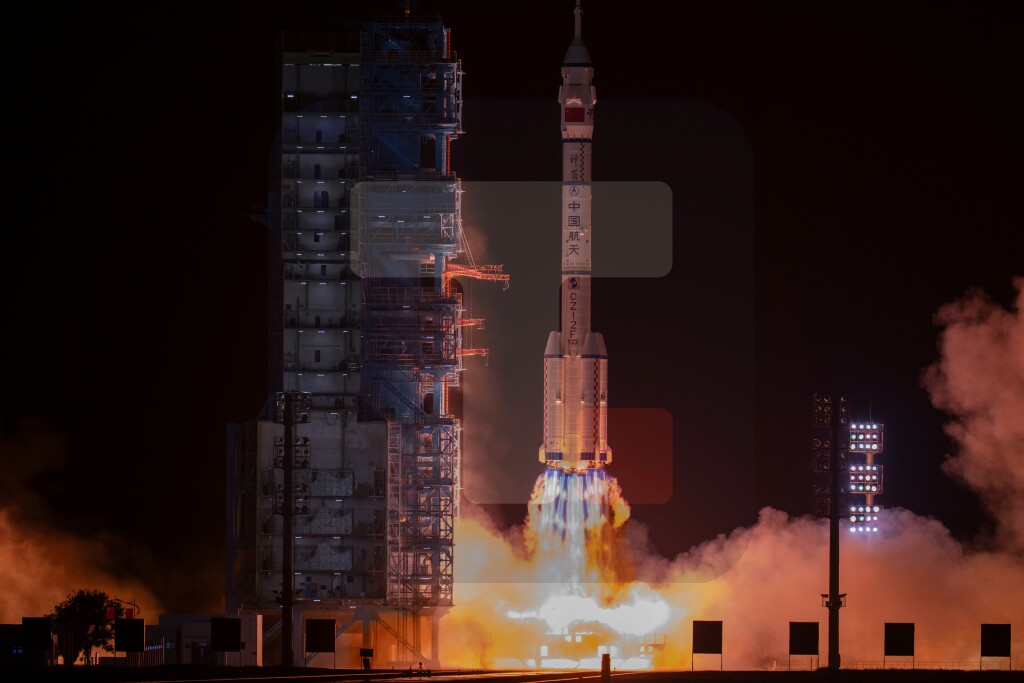 Kina poslala tri astronauta u svemir, jedan ostaje godinu dana na stanici "Tjangong"
