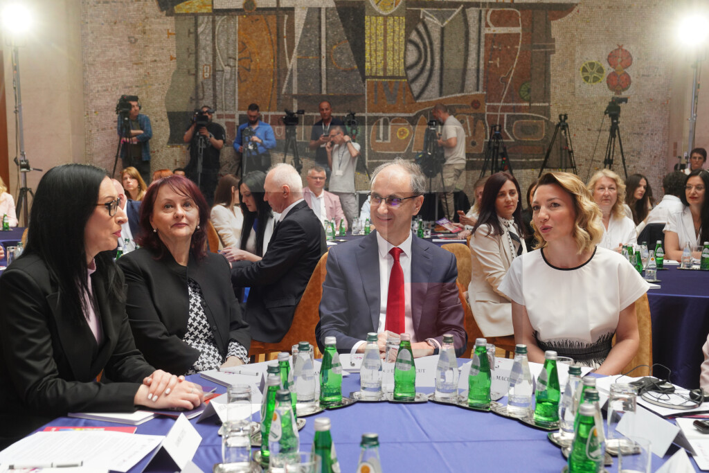U Palati SRB počela međunarodna konferencija o fertilitetu,prisustvuju Macut i Macura