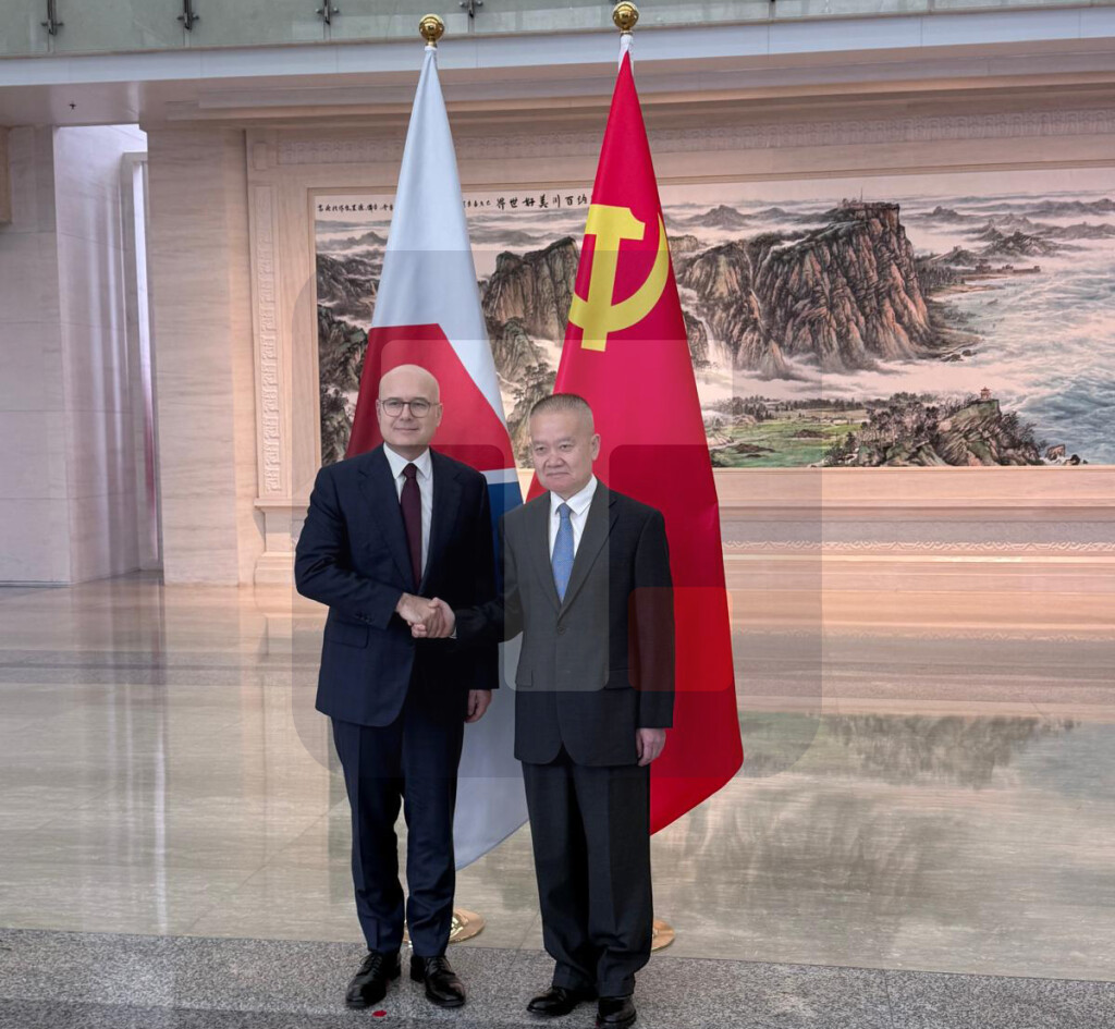 Delegacija SNS u Pekingu sa ministrom Odeljenja za međunarodnu saradnju KPK