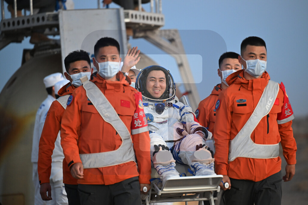 Kineski astronauti iz misije Šendžou-21 sleteli na Zemlju