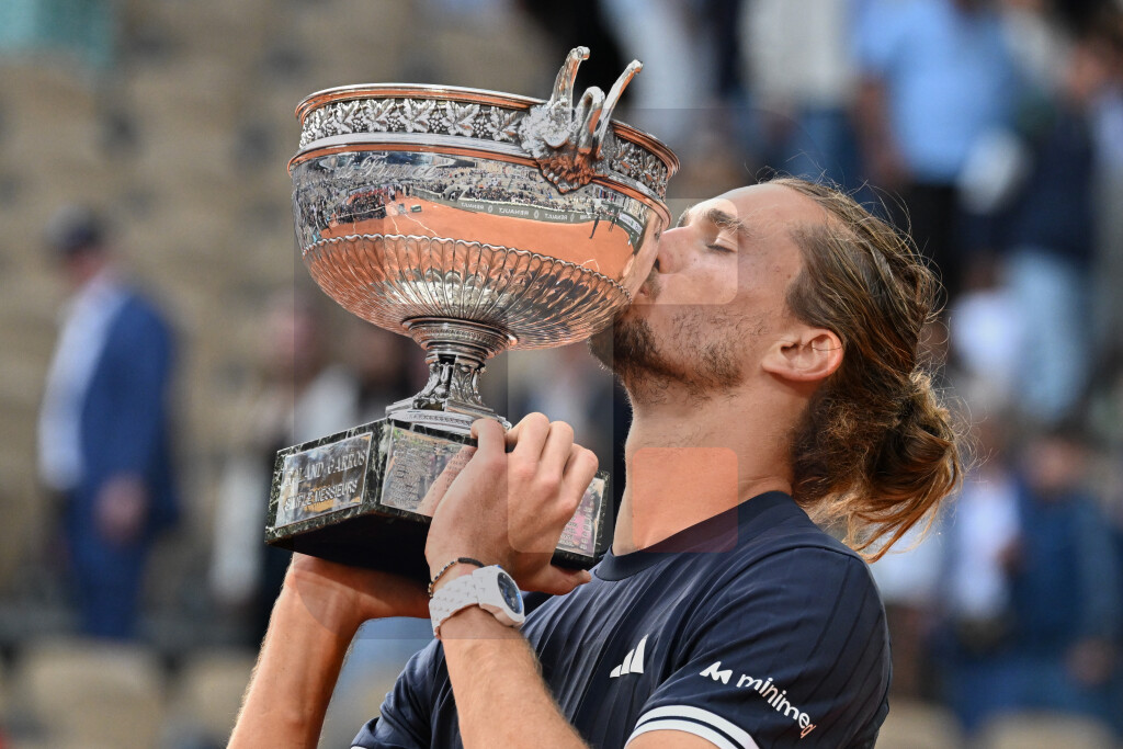 Zverev pobedio Kobolija posle pet setova i osvojio Rolan Garos