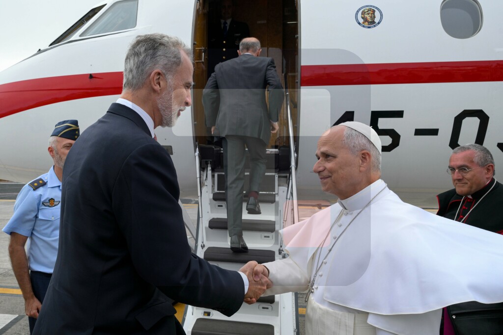 Papa Lav XIV se u Rim vraća španskim vojnim "Falconom" zbog kvara aviona