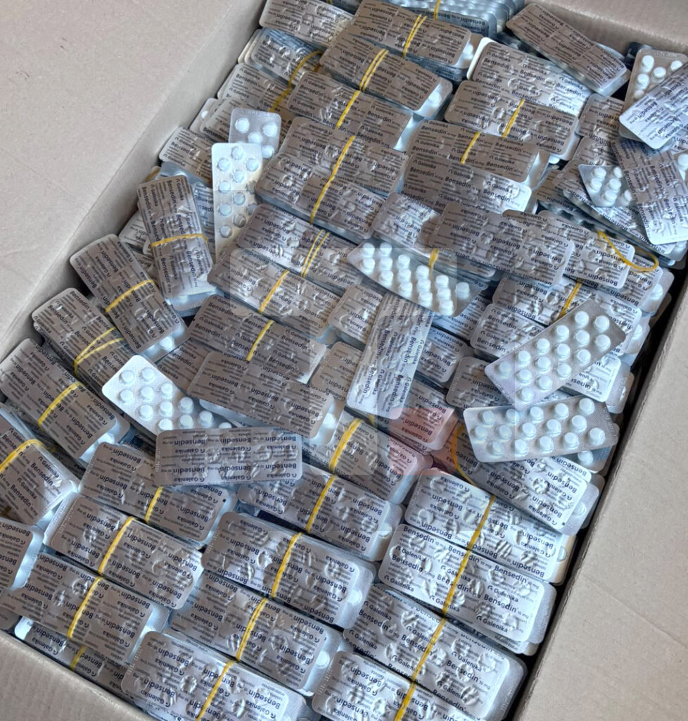 Uhapšen muškarac kod koga je pronađeno milion tableta i 5.000 boksova cigareta