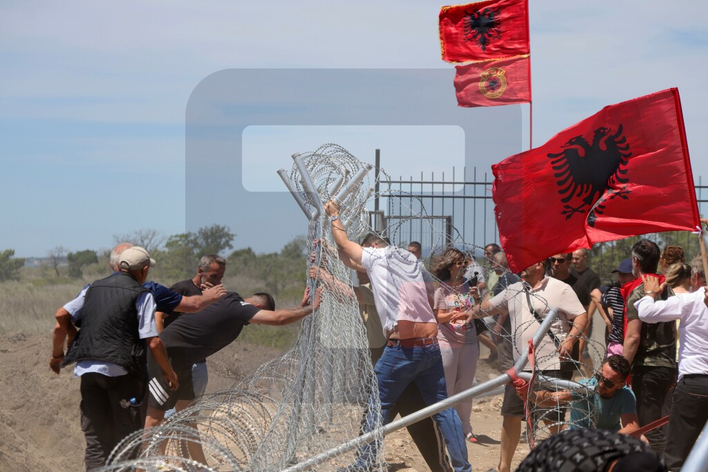 Albanija: Demonstranti srušili ogradu oko gradilišta odmarališta Džareda Kušnera