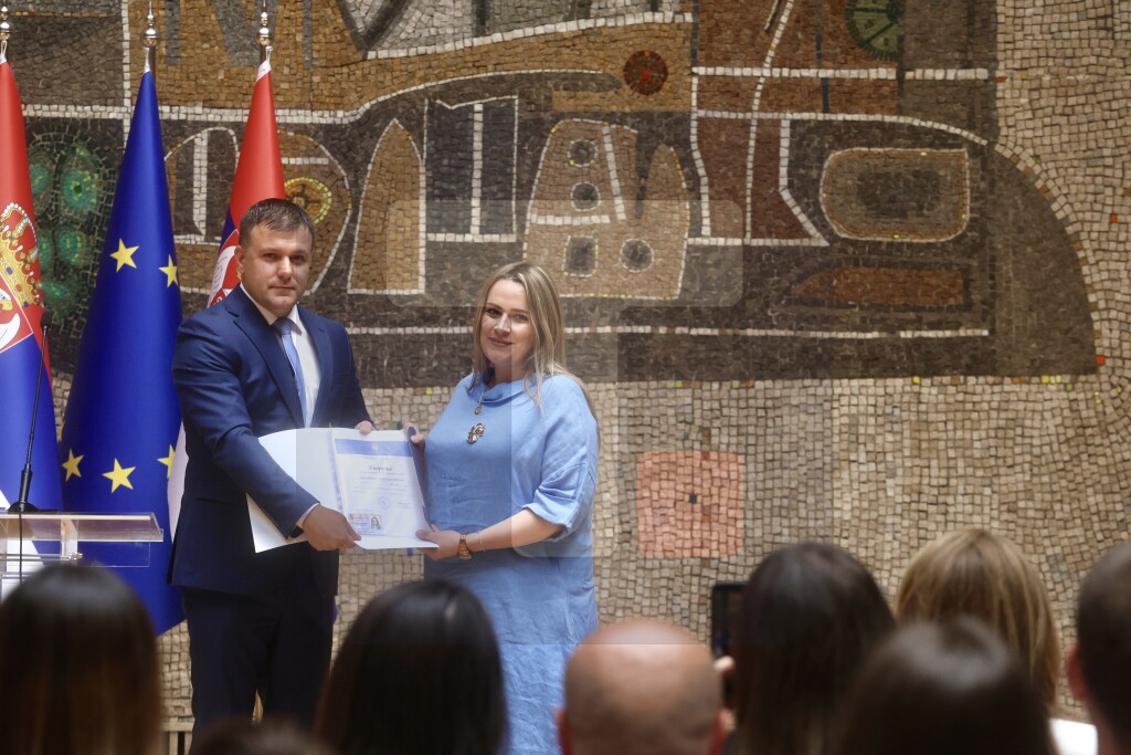 Memić dodelio 254 uverenja i legitimacija za turističke vodiče