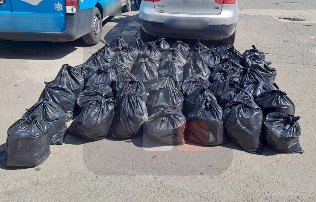 Policija u "golfu" pronašla 250 kilograma duvana, krivična prijava protiv vozača