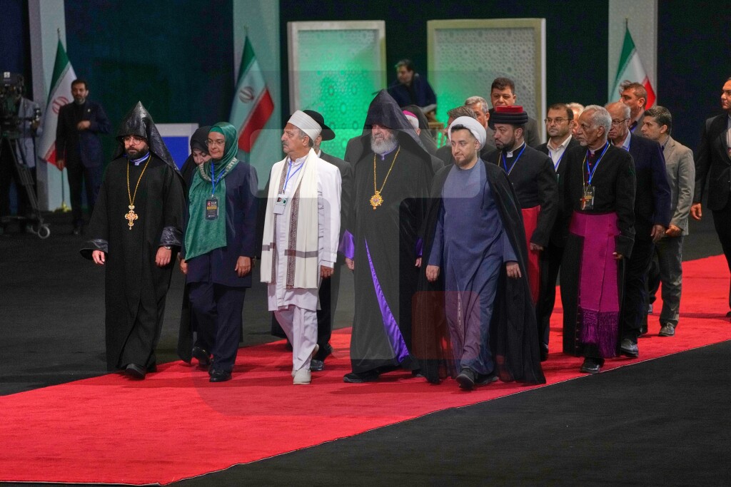 Delegacije iz gotovo 100 zemalja na ceremoniji odavanja pošte Aliju Hamneiju