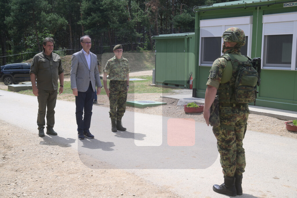 Macut i Gašić obišli pripadnike Vojske Srbije u Kopnenoj zoni bezbednosti