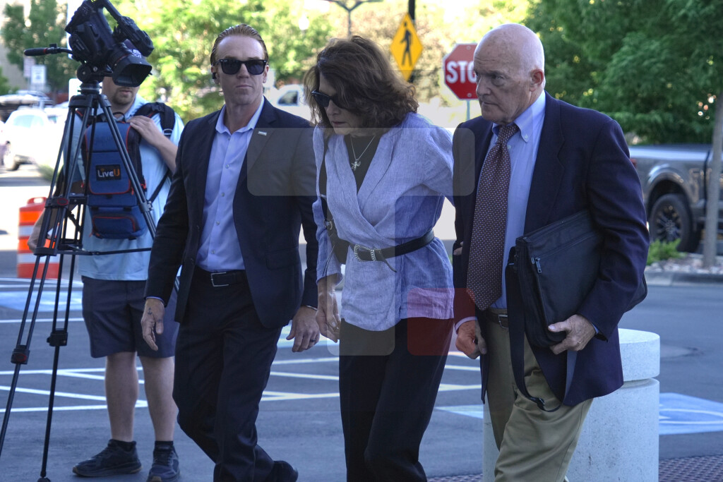 Kirkovi roditelji i udovica tvrde da ne mogu da vide dokaze u preliminarnom saslušanju