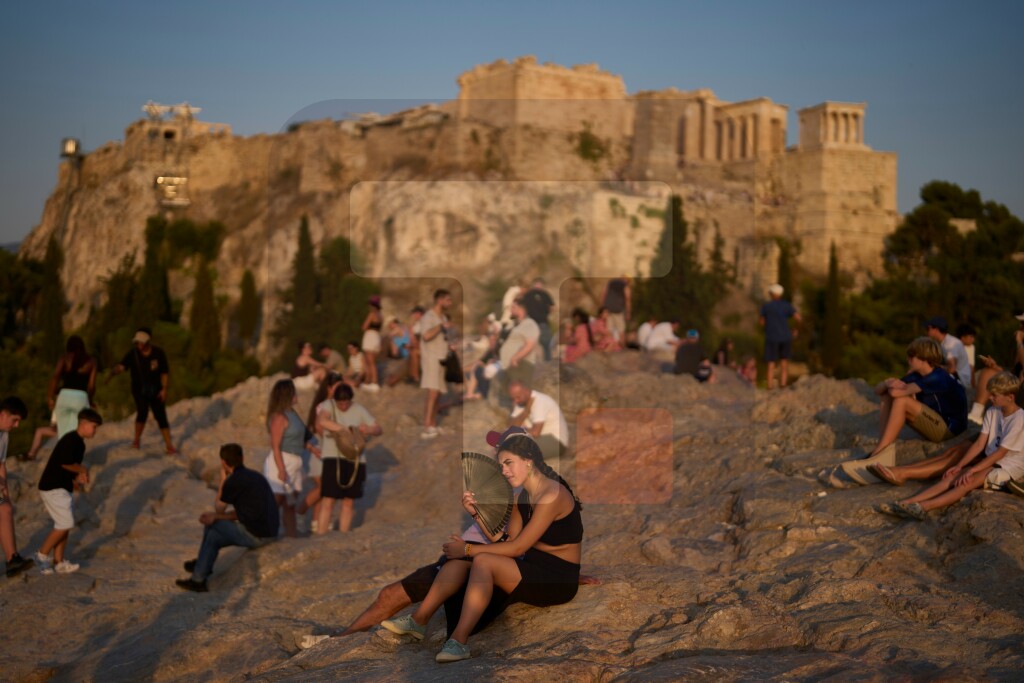 Grčka: Termalne kamere zabeležile temperaturu i do 60°C na putevima,75°C na krovovima