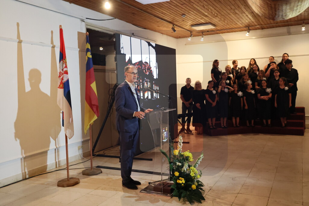 Macut otvorio izložbu "Srpski srednjovekovni spomenici u opasnosti" u Vranju
