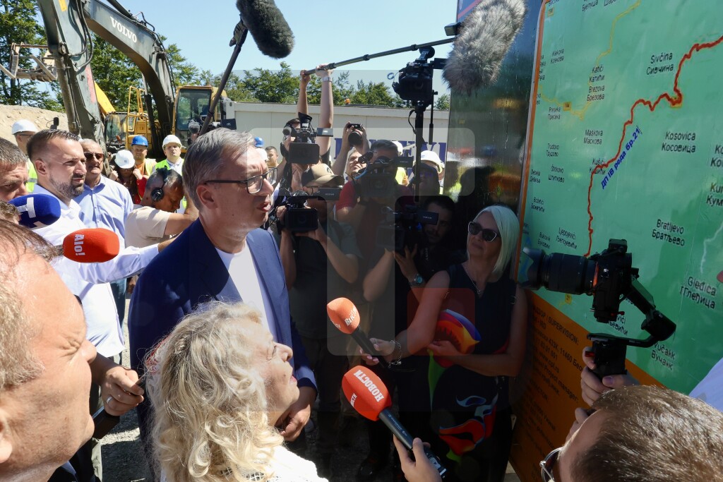 Predsednik Vučić obilazi radove na putu Ivanjica-Sjenica