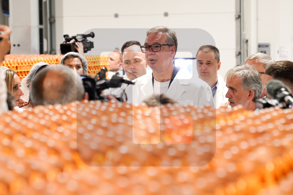 Vučić: Fabrika kablova će nastaviti da radi, isplaćene su plate, vratićemo deo duga