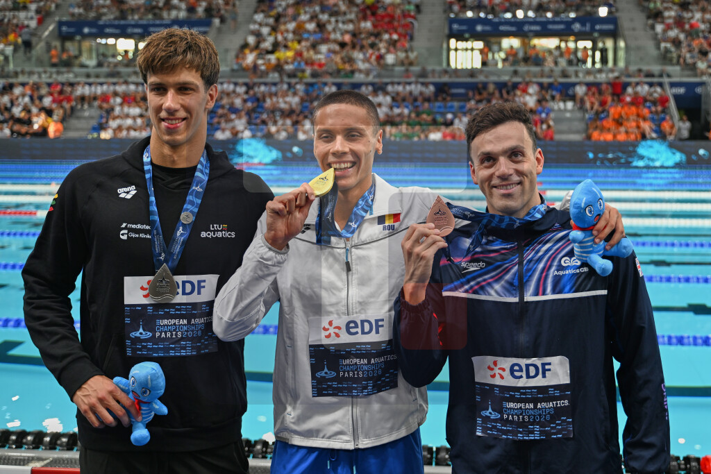 Rumunski plivač David Popovići osvojio zlatnu medalju na 200 metara slobodno na EP