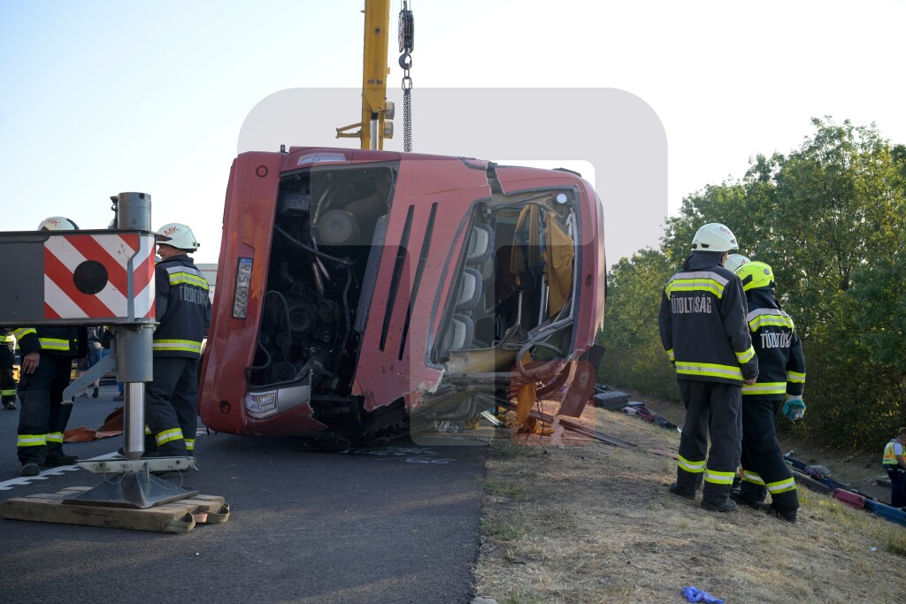 Mađarska: U prevrtanju autobusa poginulo najmanje 12 osoba, priveden vozač