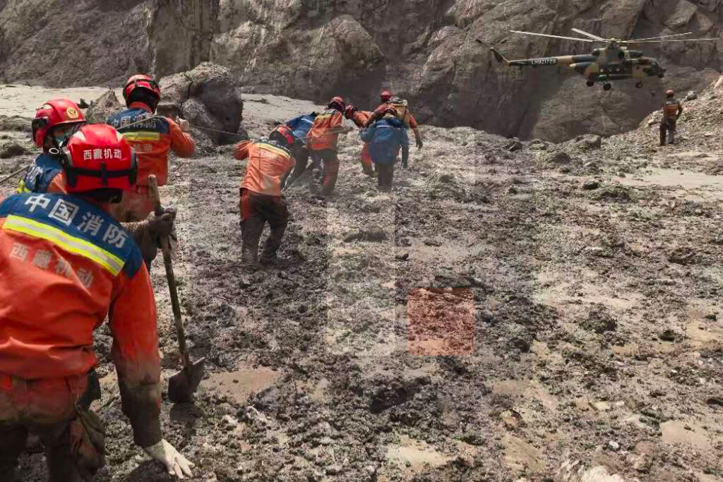 U Kini, na granici sa Nepalom, u klizištu poginulo 16 osoba, 546 nestalo