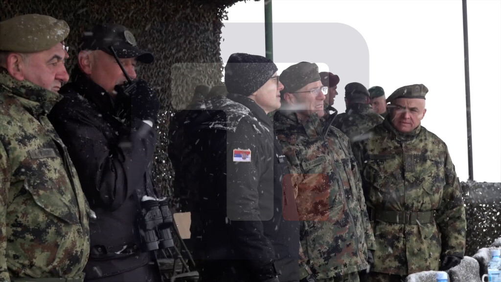 Ministar odbrane i načelnik Generalštaba obišli snage Vojske Srbije na vežbi na Pešteru