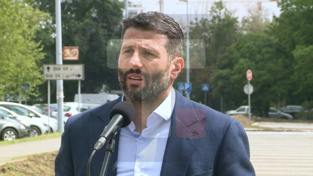 Šapić: Želim sreću na izborima pokretu "Kreni- promeni" i Manojloviću
