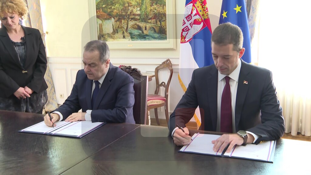 Primopredaja dužnosti između ministara Marka Đurića i Ivice Dačića
