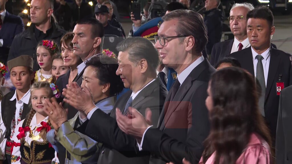 Kineski predsednik Si Đinping doputovao u Beograd, dočekao ga Vučić