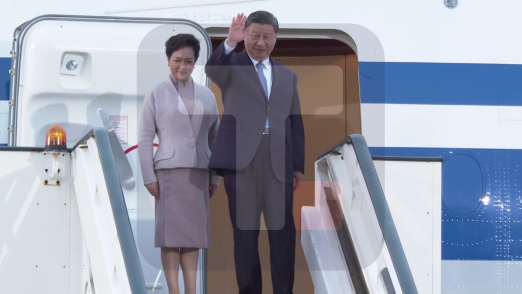 Kineski predsednik završio posetu Beogradu, Vučić ga ispratio na aerodromu