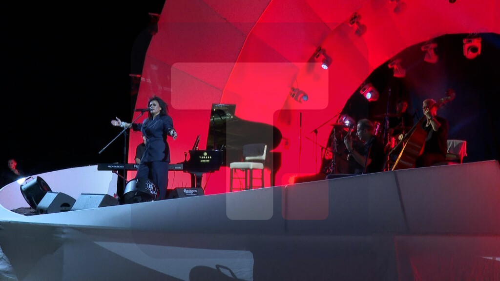 Izraelska pevačica Jasmin Levi održala koncert u Tivtu