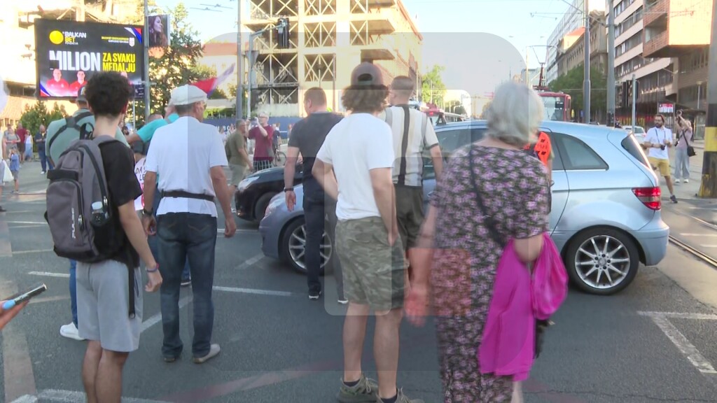 Protest ispred Vlade Srbije, blokiran saobraćaj