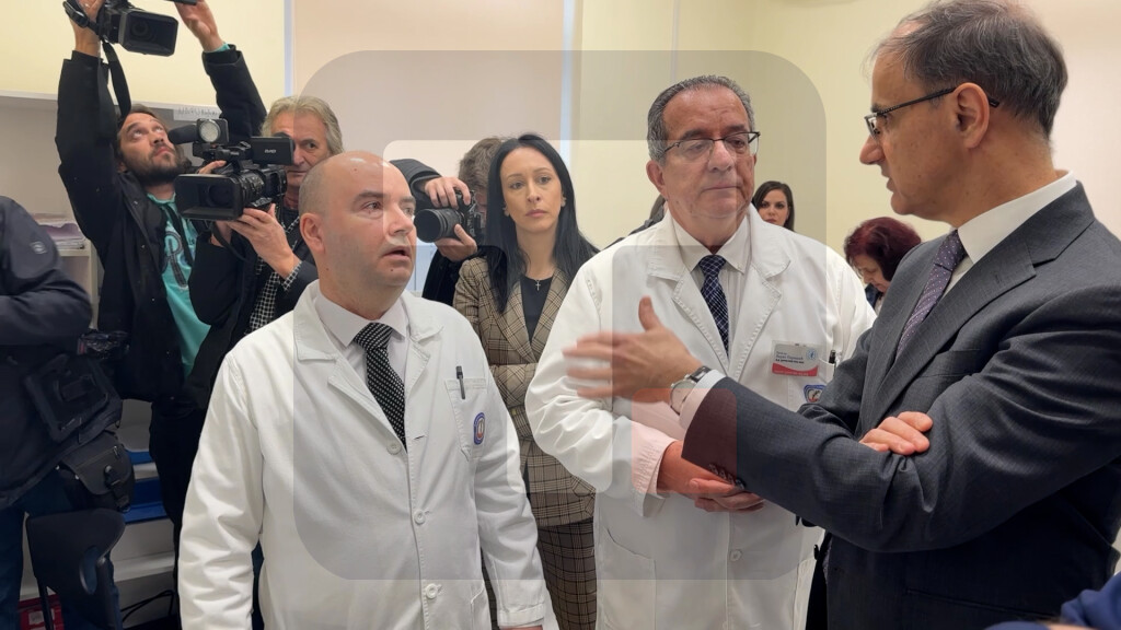 Premijer Macut obišao Univerzitetski klinički centar u Nišu