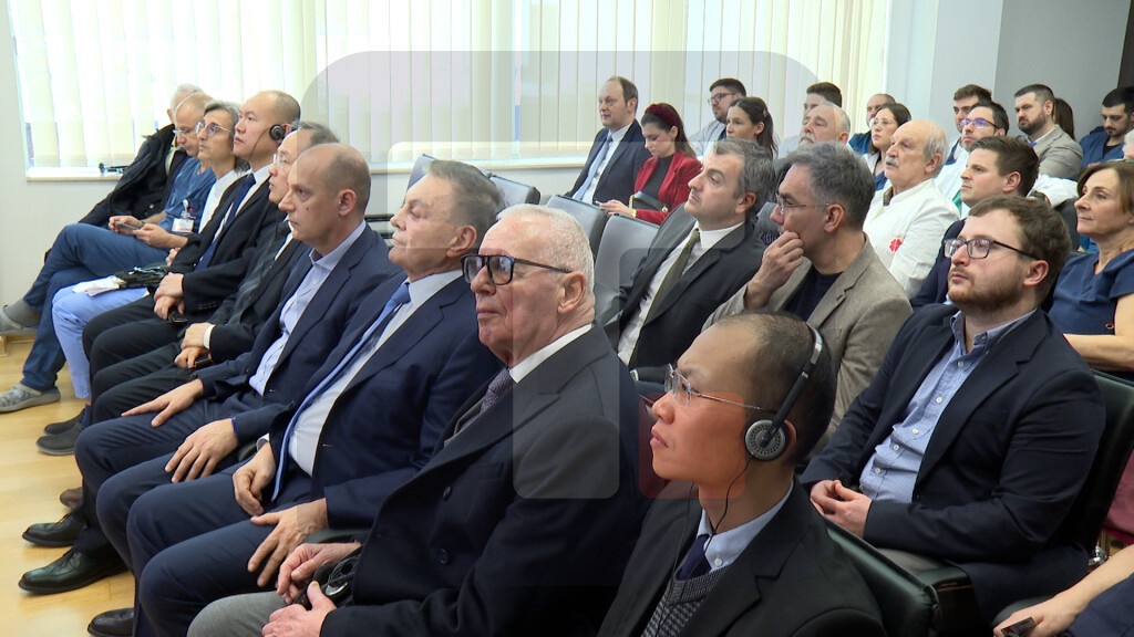 Na Institutu Dedinje izvedena prva robotski asistirana operacija na srcu