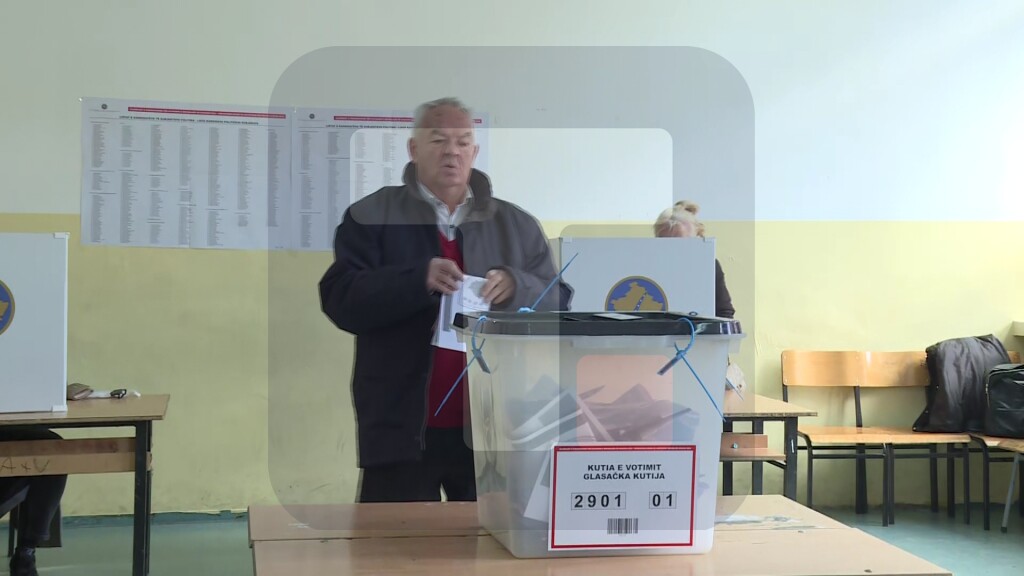 U Zvečanu veliki odziv građana, za sada bez neregularnosti