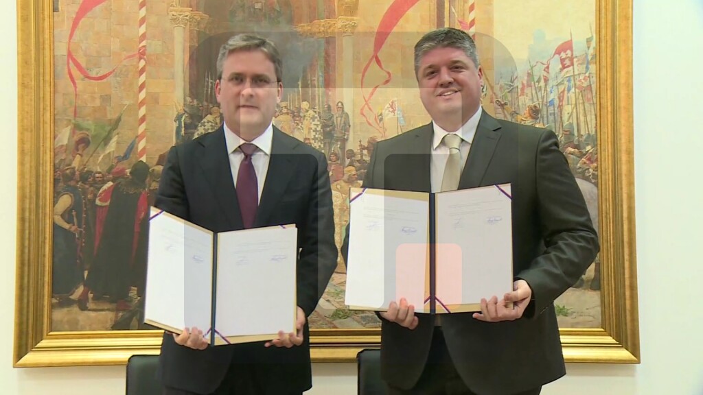 Selaković i Milićević potpisali ugovor o projektu "Paraćin-grad stakla"