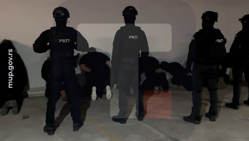 Uhapšena četiri lica zbog postojanja osnova sumnje da su izvršila krivična dela iznuda i napad na službeno lice u vršenju službene dužnosti