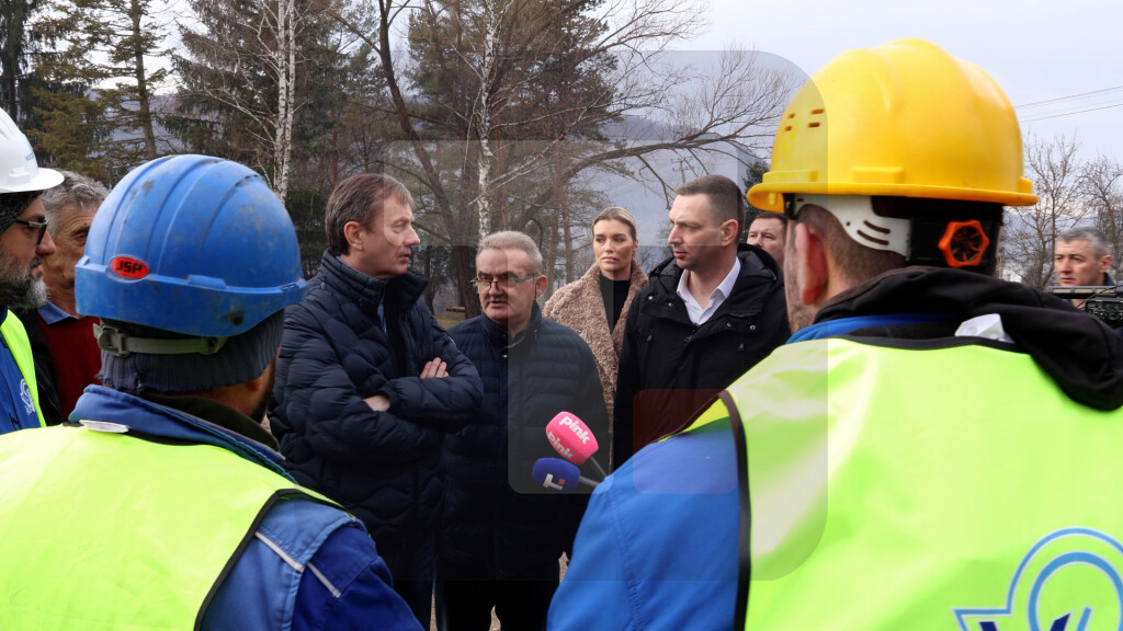 Ministar Glišić obišao radove na rekonstrukciji vodovodne mreže u opštini Kosjerić