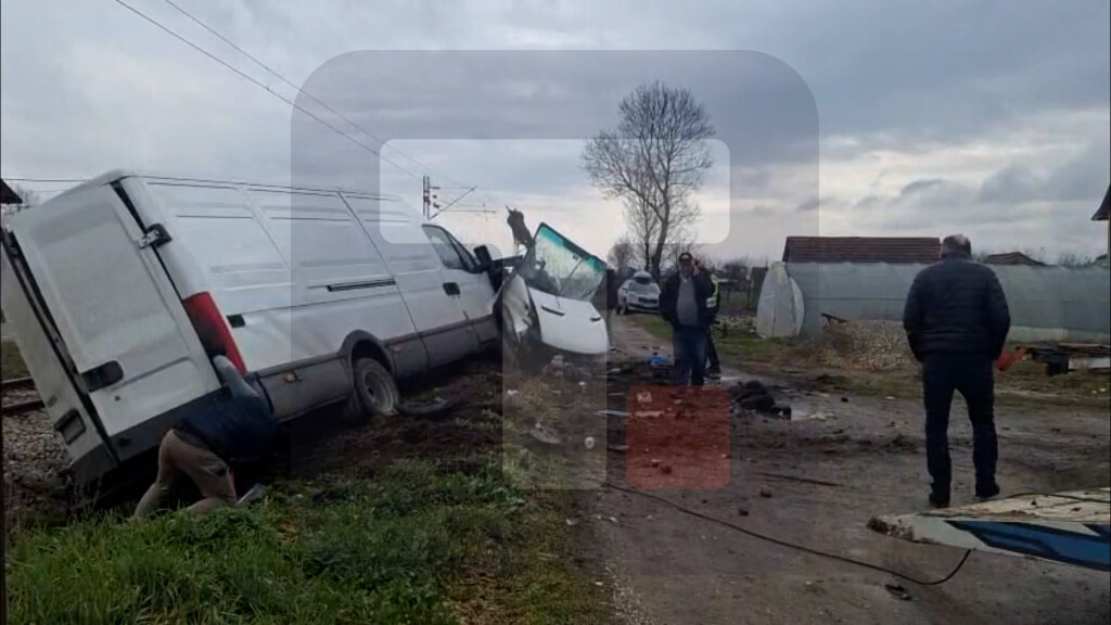 Voz udario u kombi na pružnom prelazu u selu Vapa kod Čačka