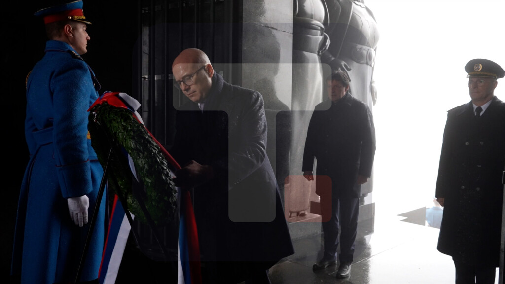 Vučević položio venac na Spomeniku neznanom junaku na Avali