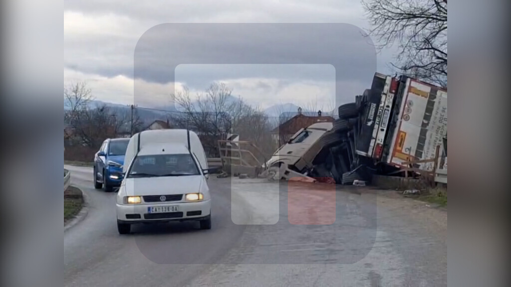 Šleper sleteo sa magistrale, upao u reku Karaču