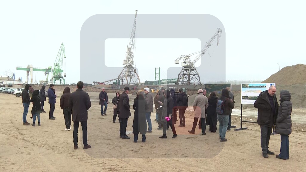 Vučić obilazi radove na modernizaciji Luke Prahovo kod Negotina