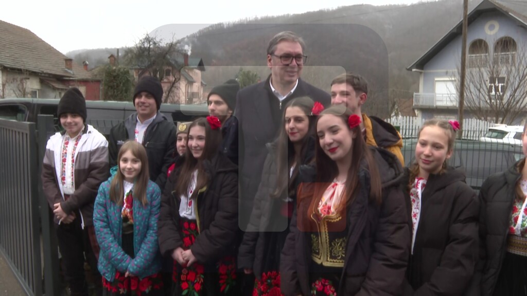 Vučić stigao u Klokočevac, obilazi crkvu Svetog cara Konstantina i carice Jelene