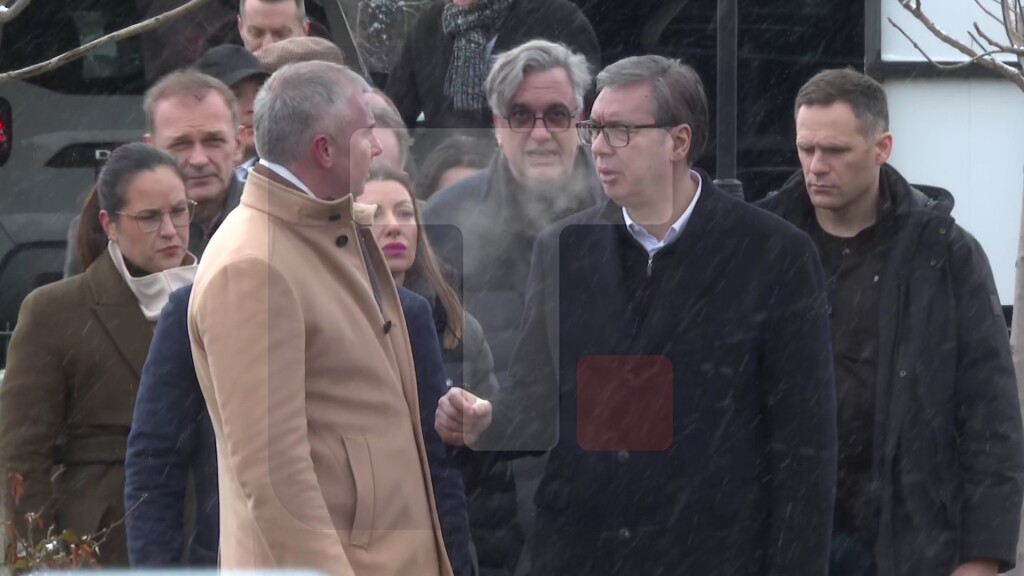 Vučić obilazi fabriku Eliksir Prahovo kod Negotina