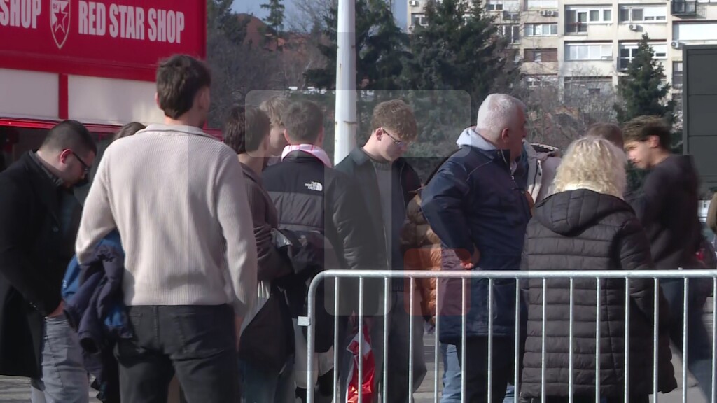 Okupljanje navijača pred 178. večiti derbi