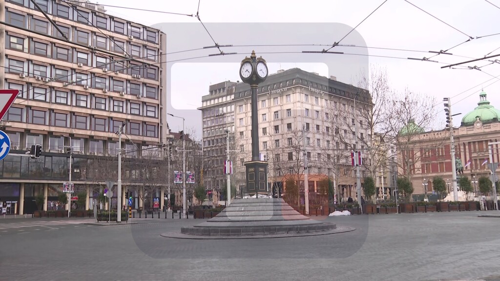 Beograd: Postavljen novi sat na kružnom toku na Trgu republike