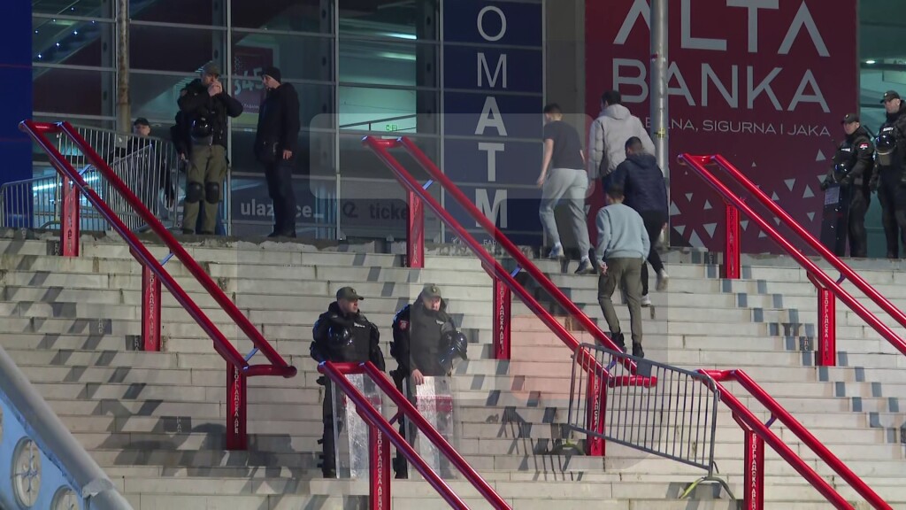 Okupljanje navijača pred utakmicu Crvena Zvezda-Efes