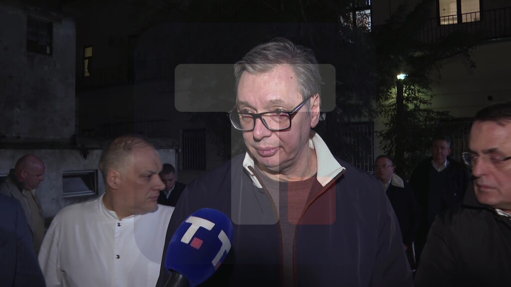 Vučić obišao Dačića na Klinici za pulomologiju: Situacija teška, na respiratoru je