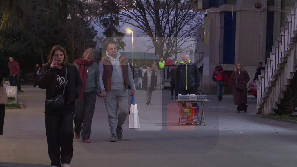 Okupljanje navijača pred košarkaški meč između Srbije i Turske