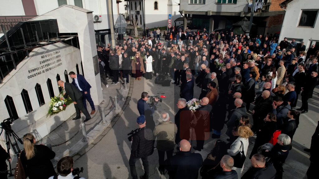 Zukorlić na komemorativnoj šetnji povodom zločina u Štrpcima