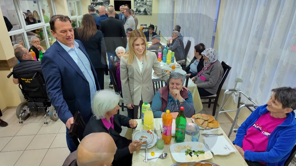 Đurđević Stamenkovski na iftaru sa korisnicima Gerontološkog centra u Novom Pazaru