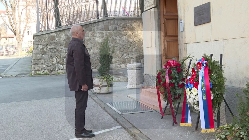 Članovi Đinđićeve vlade položili venac, poštu odale stranačke kolege i građani